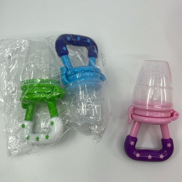 3-in-1 Baby Fruit Feeder Set: Fresh Food, Teething Toy, and Pouches‎ BRAND NEW - Picture 1 of 3